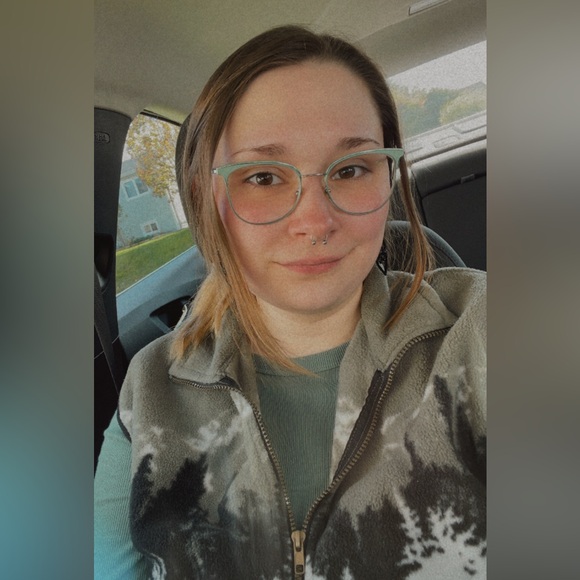 Meet your Posher, MacKenzie - Picture 1 of 1